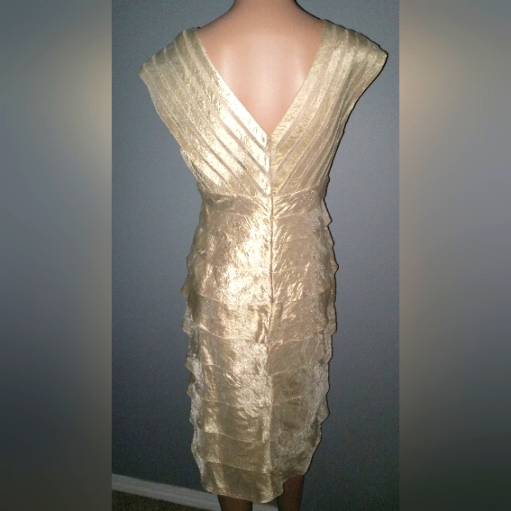 ADRIANNA PAPELL gold, tiered, champagne sheath dress.Size 4. EXCELLENT, LIKE NEW - Picture 3 of 6